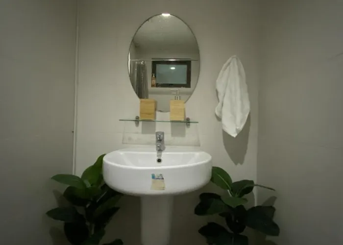 Lowest Priced Modern At Kl Tower, Makati Cbd Walking Distance To Ayala Avenue And Malls Manila